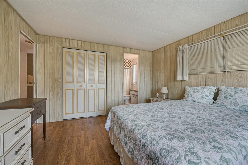 For Sale: $149,500 (2 beds, 2 baths, 1120 Square Feet)