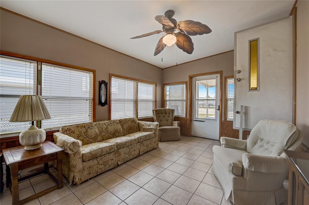 For Sale: $149,500 (2 beds, 2 baths, 1120 Square Feet)