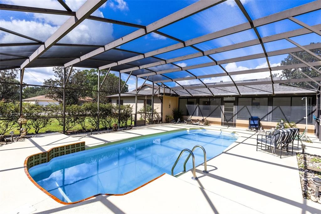 Activo con contrato: $479,900 (3 camas, 2 baños, 2031 Pies cuadrados)