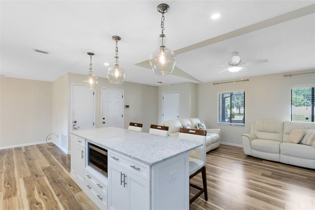 Activo con contrato: $479,900 (3 camas, 2 baños, 2031 Pies cuadrados)