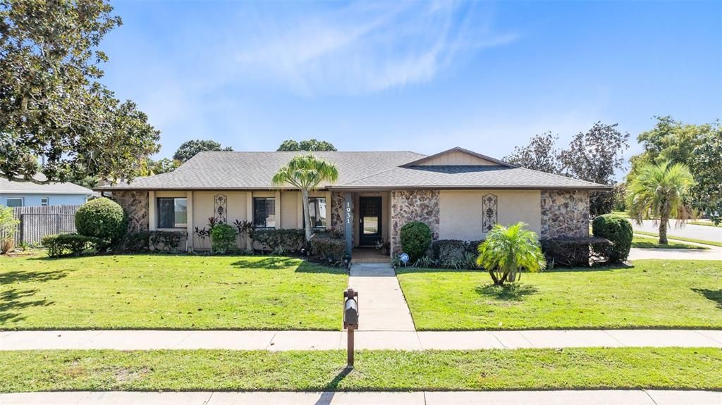 Activo con contrato: $479,900 (3 camas, 2 baños, 2031 Pies cuadrados)