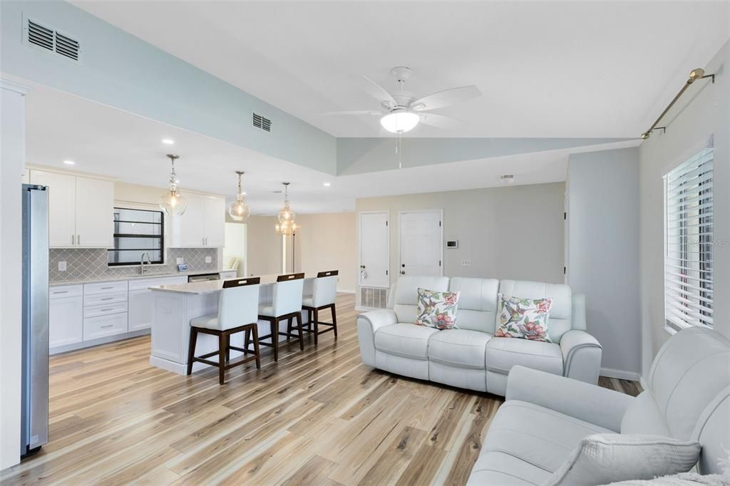 Activo con contrato: $479,900 (3 camas, 2 baños, 2031 Pies cuadrados)