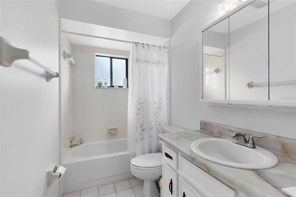 Activo con contrato: $479,900 (3 camas, 2 baños, 2031 Pies cuadrados)