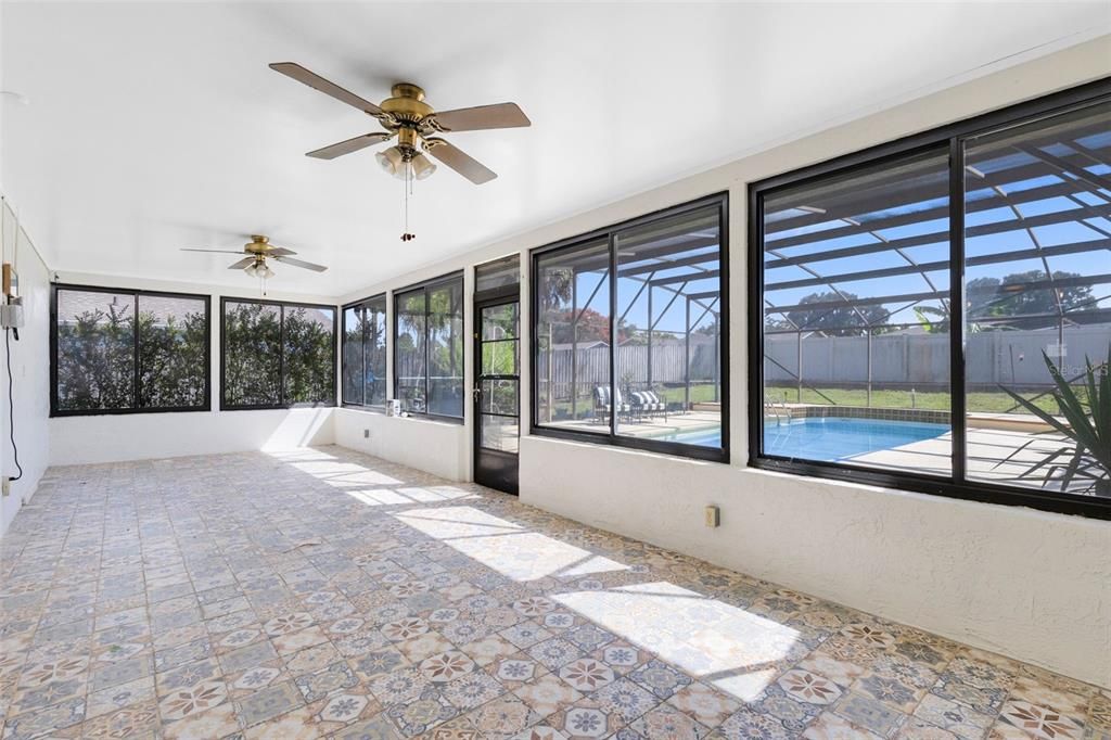 Activo con contrato: $479,900 (3 camas, 2 baños, 2031 Pies cuadrados)