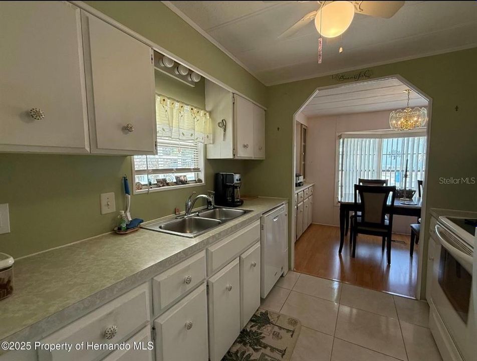 Под контрактом: $164,900 (2 спален, 2 ванн, 1152 Квадратных фут)