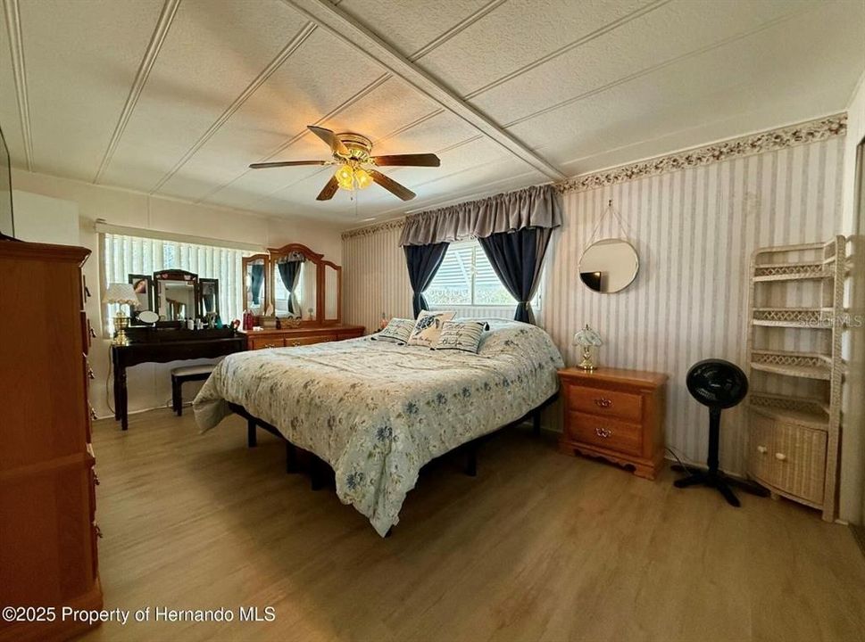 Под контрактом: $164,900 (2 спален, 2 ванн, 1152 Квадратных фут)