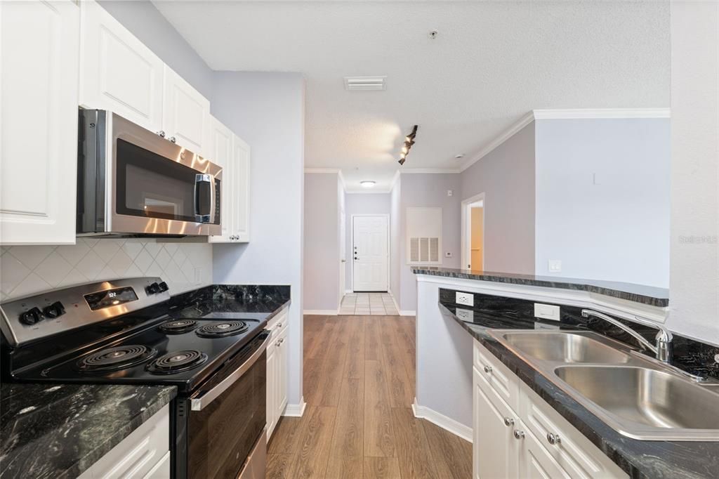 Под контрактом: $169,000 (1 спален, 1 ванн, 732 Квадратных фут)