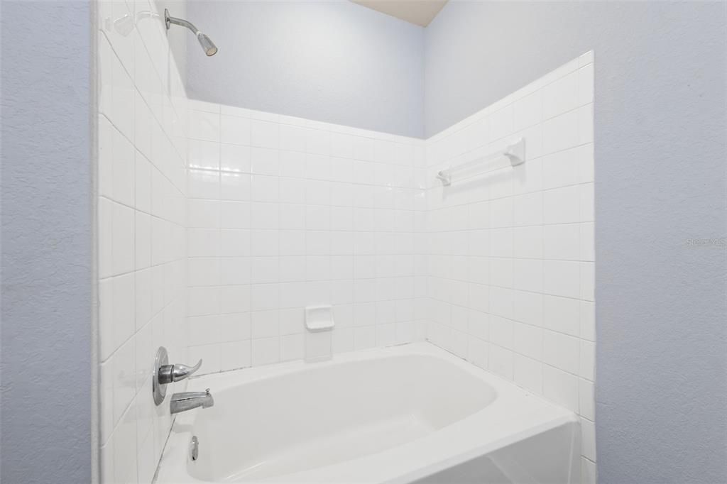 Под контрактом: $169,000 (1 спален, 1 ванн, 732 Квадратных фут)