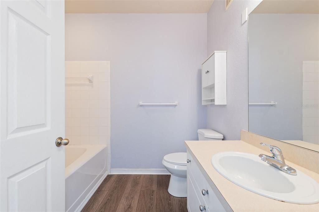 Под контрактом: $169,000 (1 спален, 1 ванн, 732 Квадратных фут)