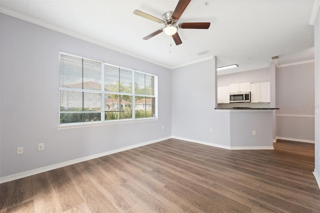 Под контрактом: $169,000 (1 спален, 1 ванн, 732 Квадратных фут)