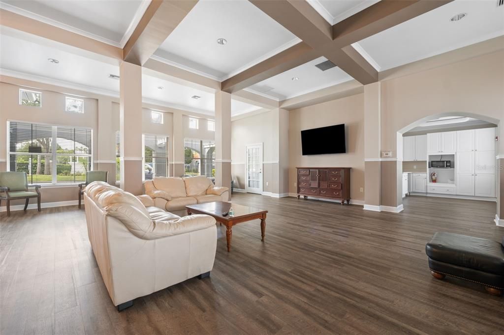 Под контрактом: $169,000 (1 спален, 1 ванн, 732 Квадратных фут)