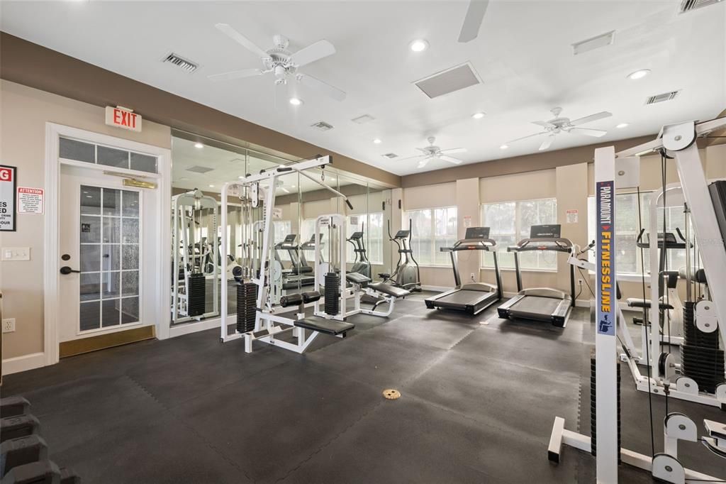 Под контрактом: $169,000 (1 спален, 1 ванн, 732 Квадратных фут)