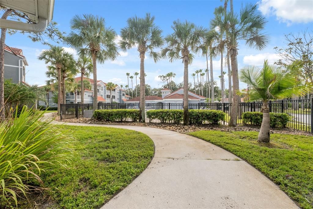 Под контрактом: $169,000 (1 спален, 1 ванн, 732 Квадратных фут)