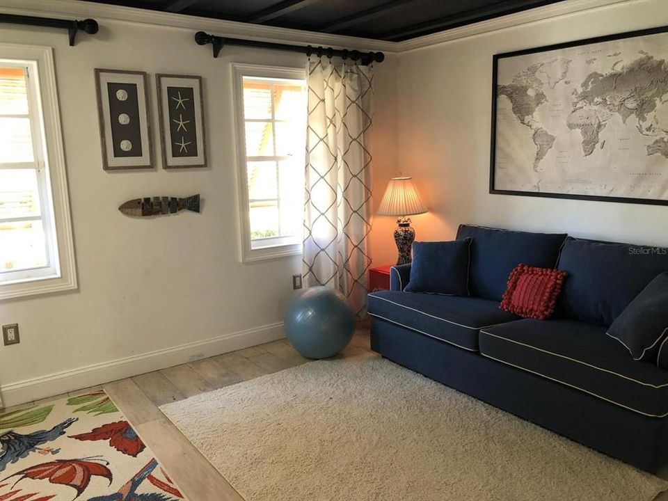 For Rent: $2,800 (3 beds, 2 baths, 1718 Square Feet)