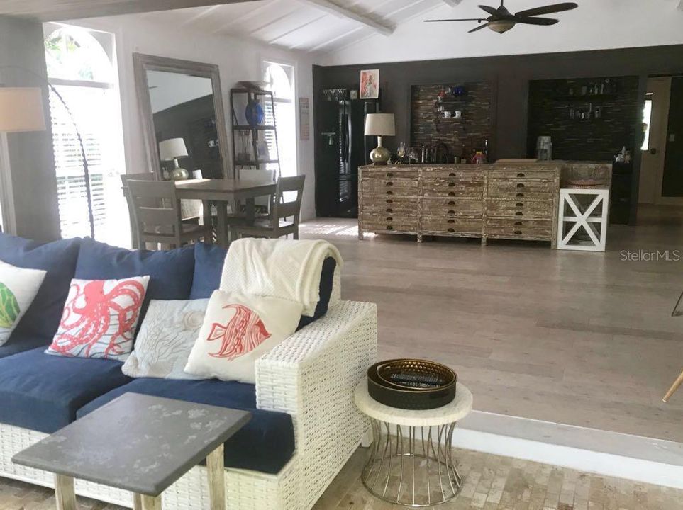 For Rent: $2,800 (3 beds, 2 baths, 1718 Square Feet)