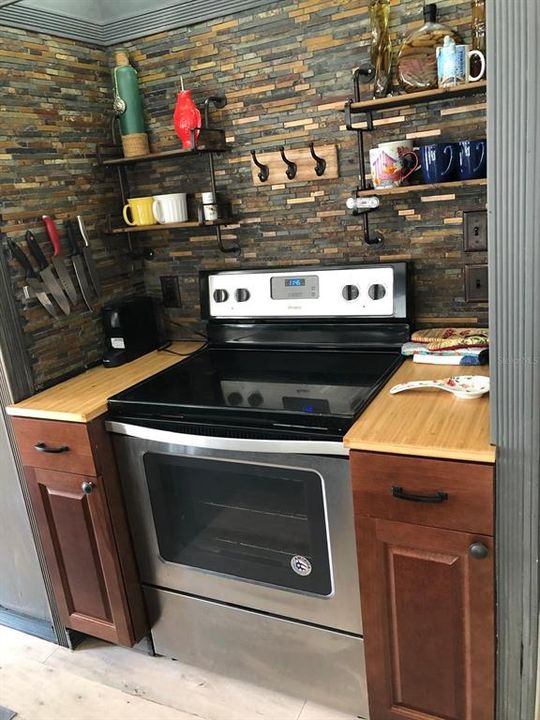 For Rent: $2,800 (3 beds, 2 baths, 1718 Square Feet)