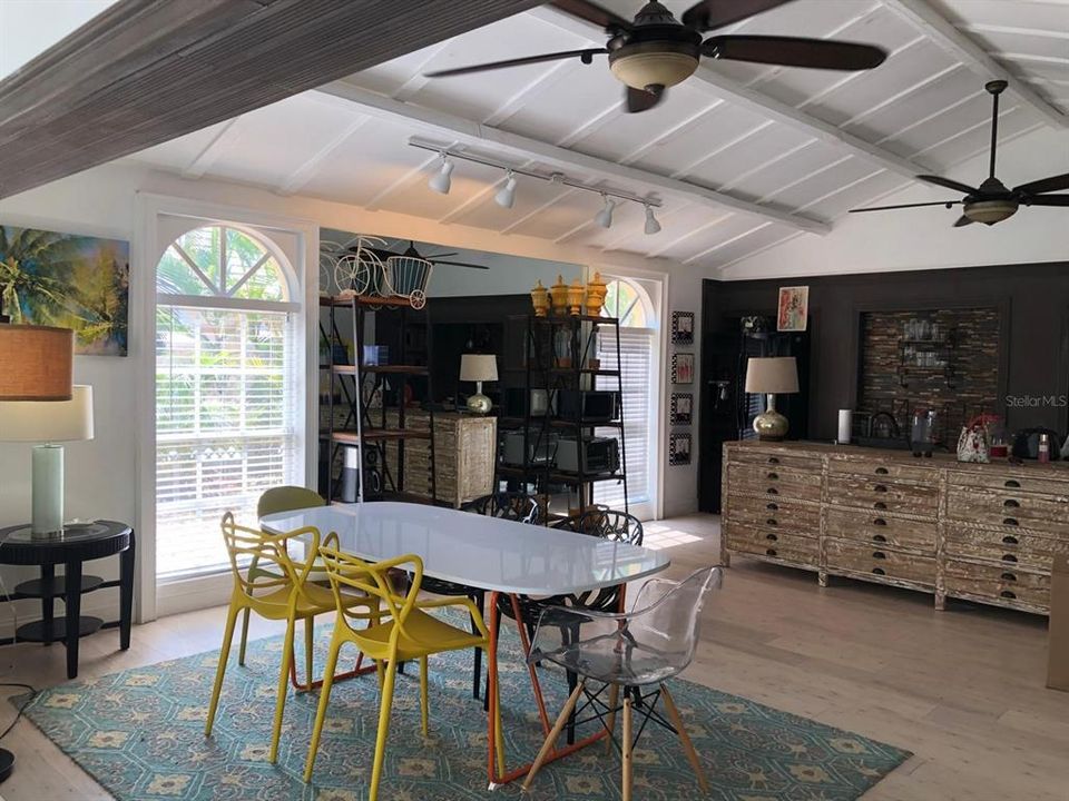 For Rent: $2,800 (3 beds, 2 baths, 1718 Square Feet)