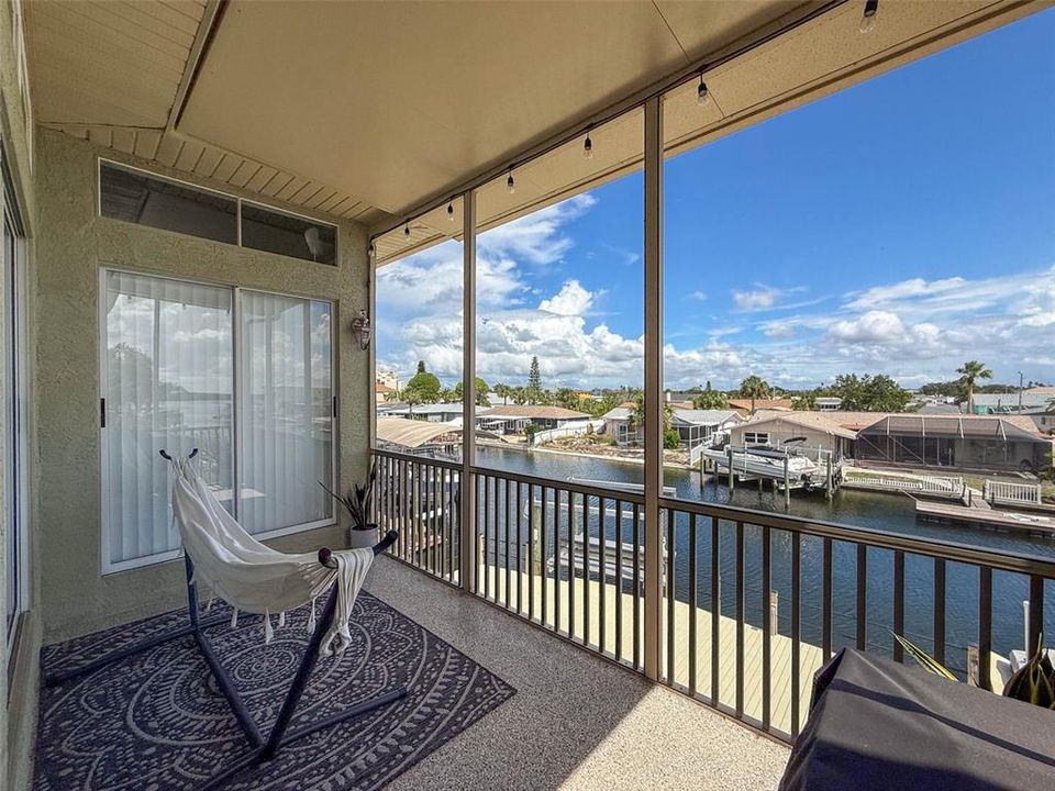 For Sale: $1,200,000 (3 beds, 3 baths, 2527 Square Feet)