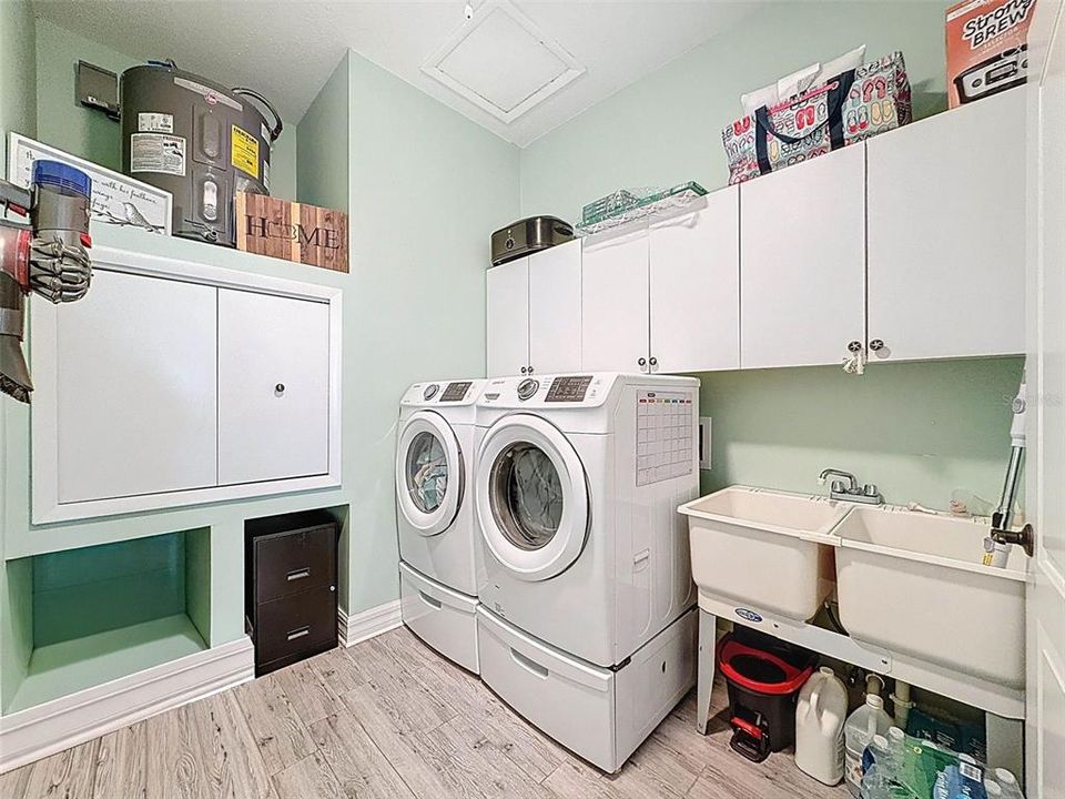 For Sale: $1,200,000 (3 beds, 3 baths, 2527 Square Feet)