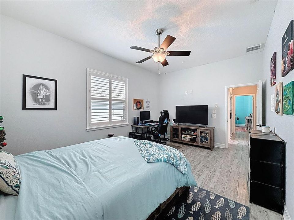 For Sale: $1,200,000 (3 beds, 3 baths, 2527 Square Feet)