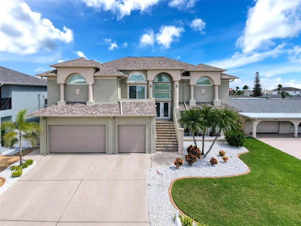 For Sale: $1,200,000 (3 beds, 3 baths, 2527 Square Feet)