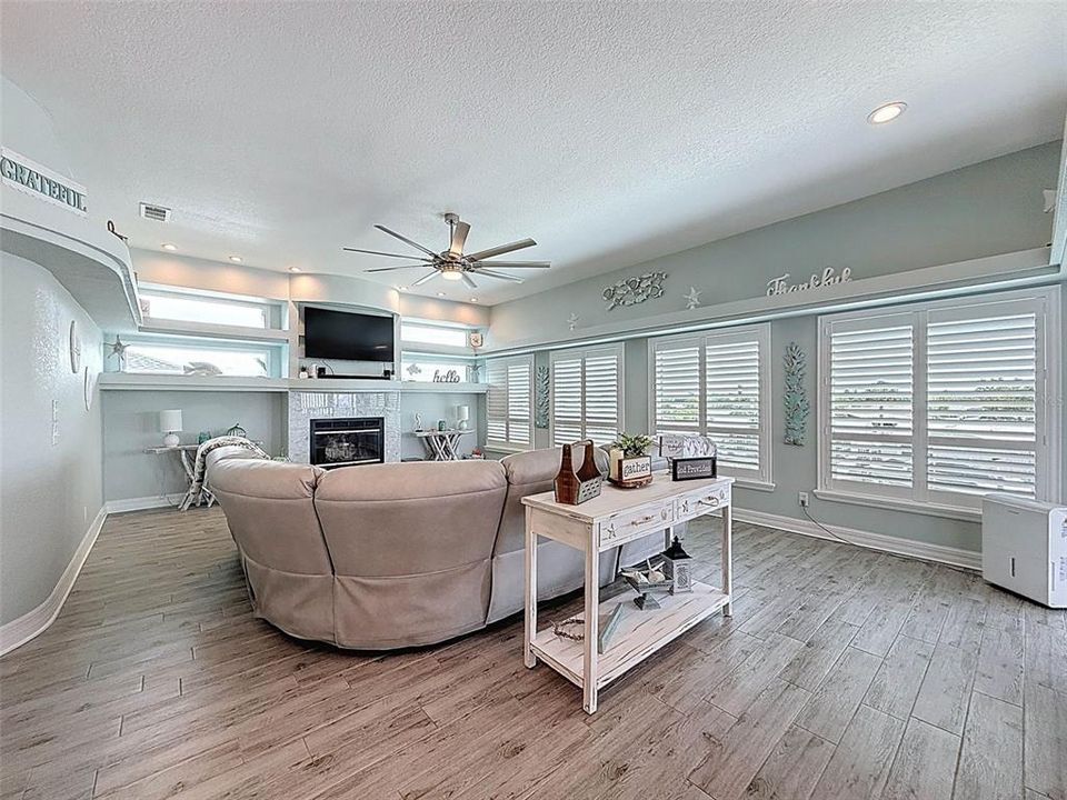 For Sale: $1,200,000 (3 beds, 3 baths, 2527 Square Feet)