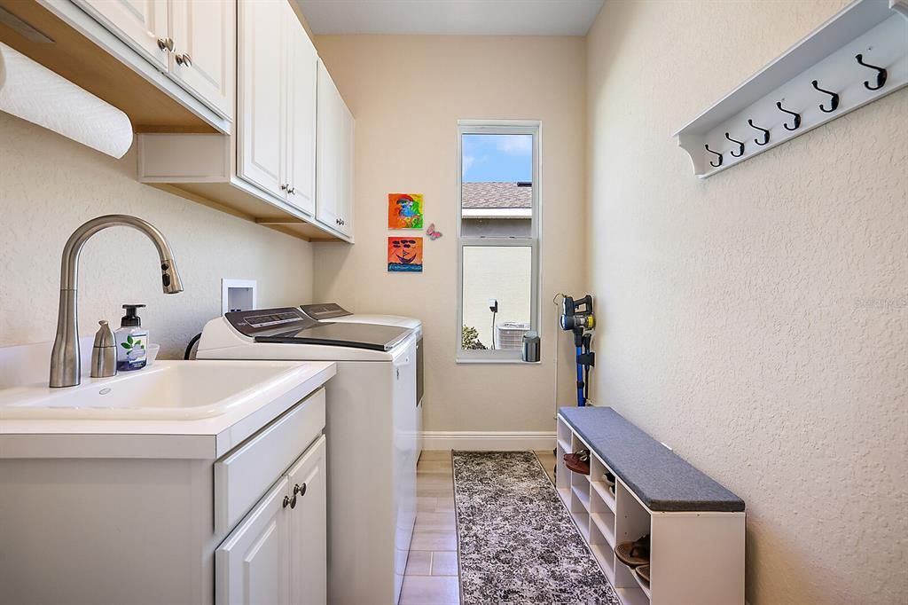 Active With Contract: $470,000 (3 beds, 2 baths, 2296 Square Feet)