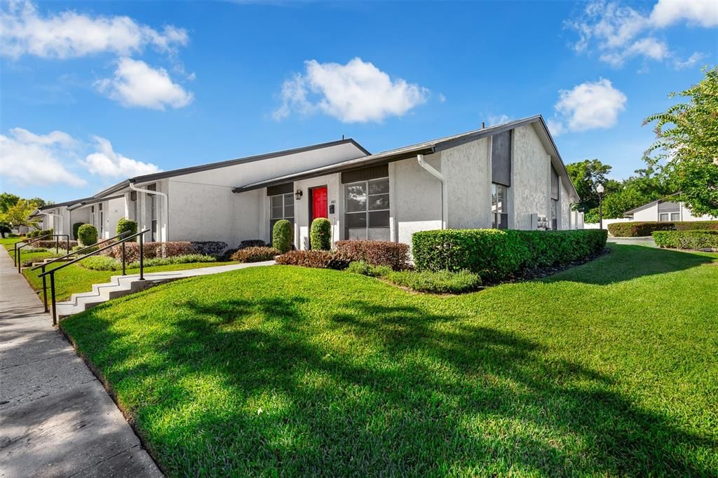 For Sale: $250,000 (2 beds, 2 baths, 1087 Square Feet)