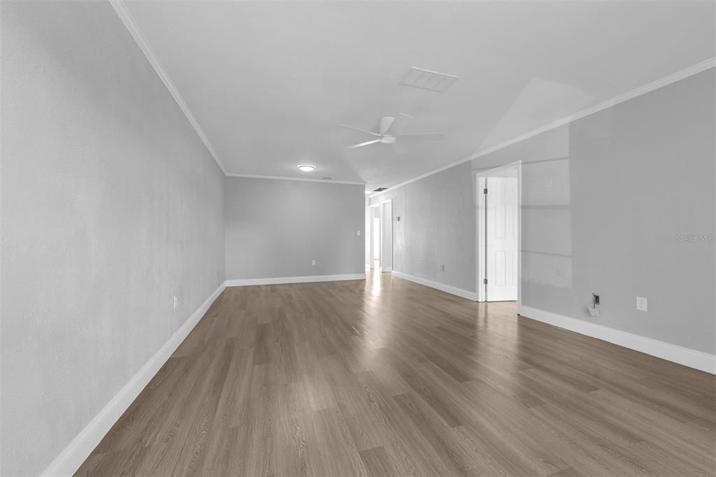 For Sale: $250,000 (2 beds, 2 baths, 1087 Square Feet)