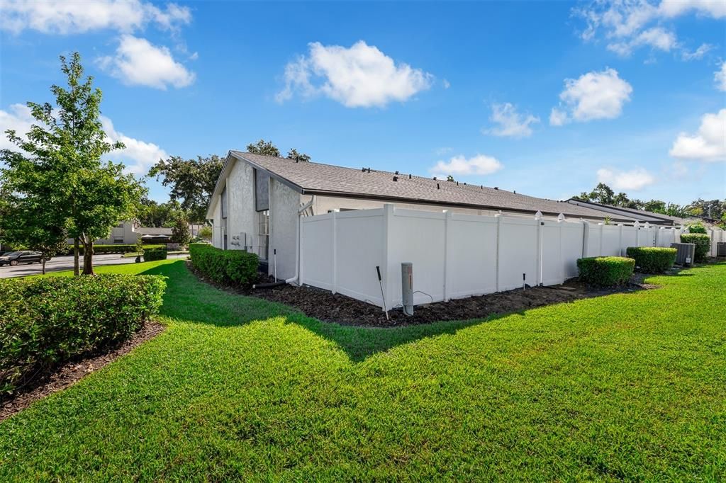 For Sale: $250,000 (2 beds, 2 baths, 1087 Square Feet)