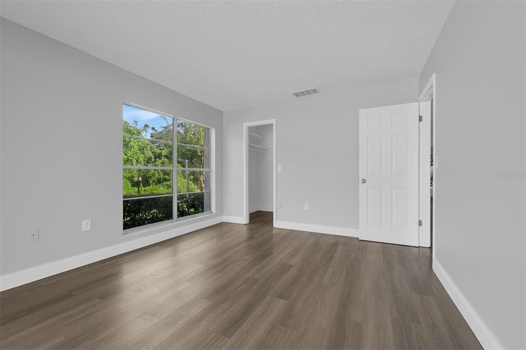 For Sale: $250,000 (2 beds, 2 baths, 1087 Square Feet)