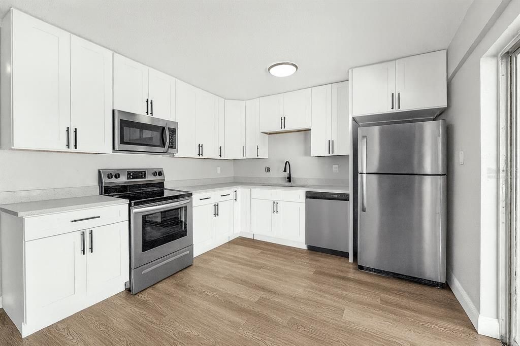 For Sale: $250,000 (2 beds, 2 baths, 1087 Square Feet)