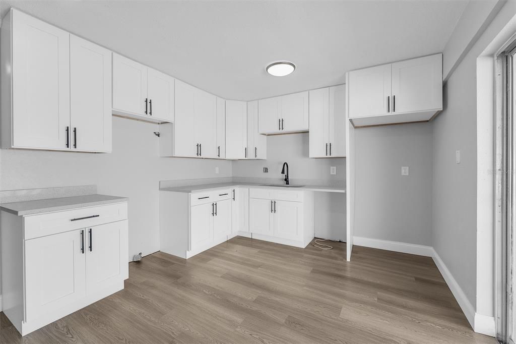 For Sale: $250,000 (2 beds, 2 baths, 1087 Square Feet)