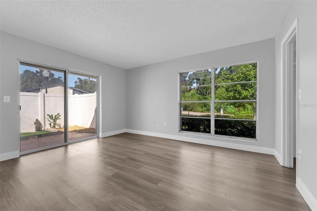 For Sale: $250,000 (2 beds, 2 baths, 1087 Square Feet)