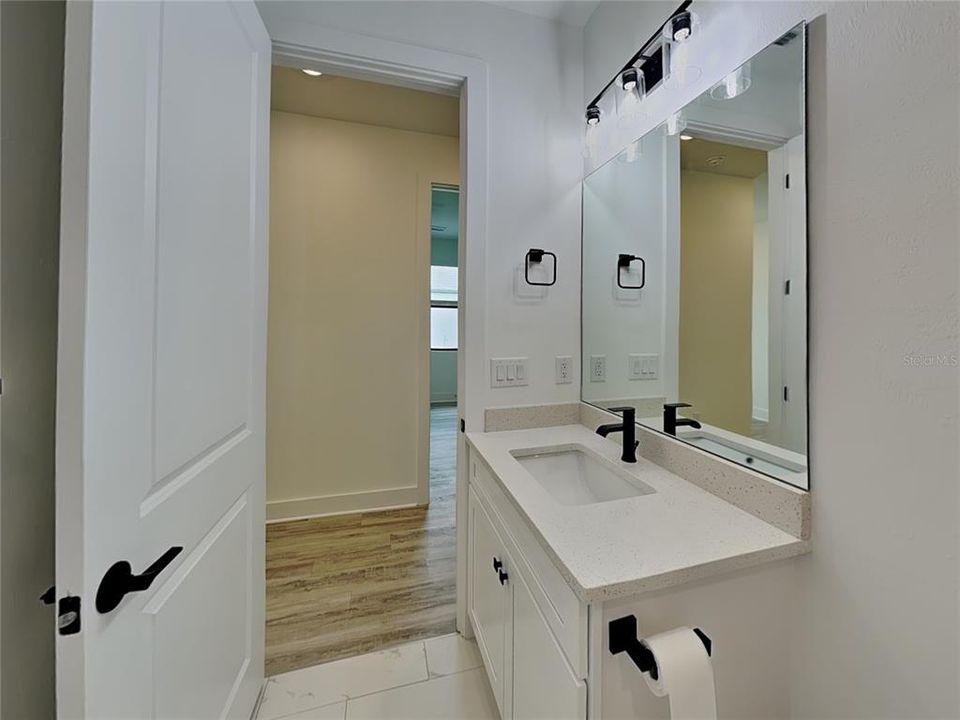 Activo con contrato: $650,000 (6 camas, 0 baños, 3032 Pies cuadrados)