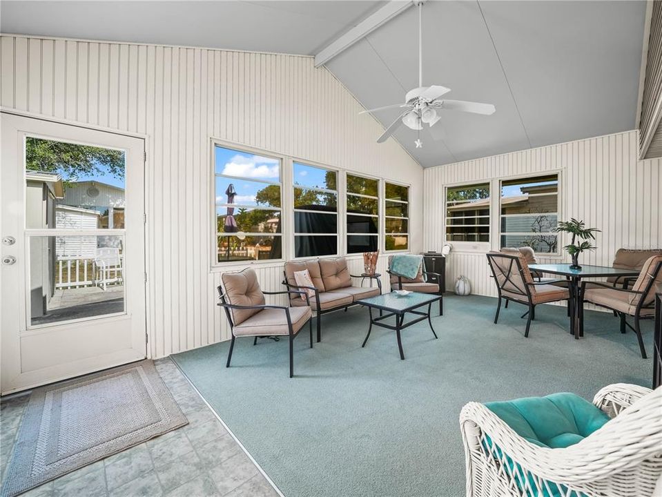 待售: $170,000 (1 贝兹, 2 浴室, 1080 平方英尺)