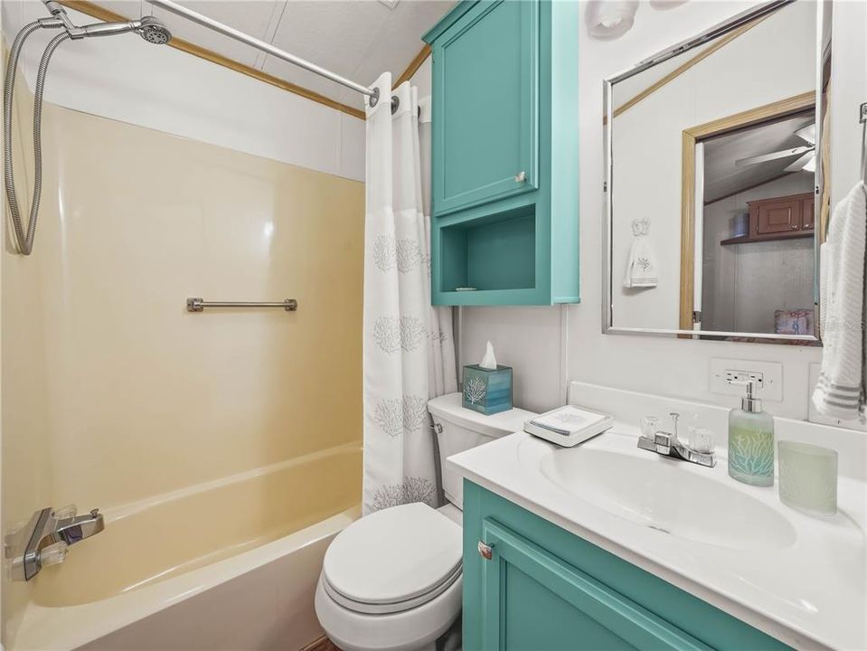 待售: $170,000 (1 贝兹, 2 浴室, 1080 平方英尺)