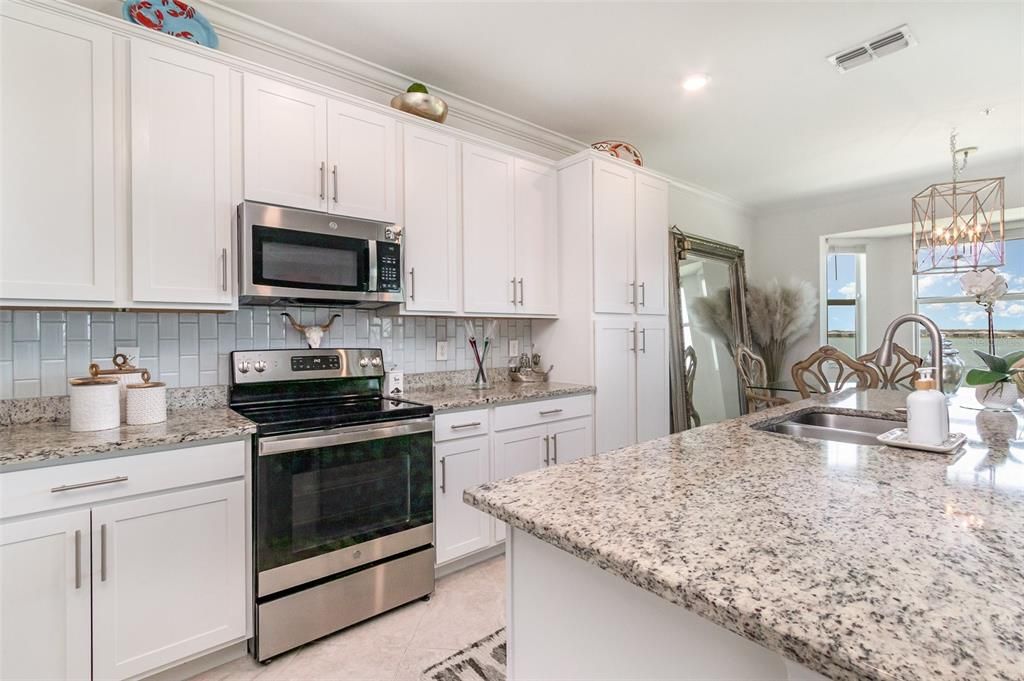 На продажу: $255,000 (2 спален, 2 ванн, 1154 Квадратных фут)