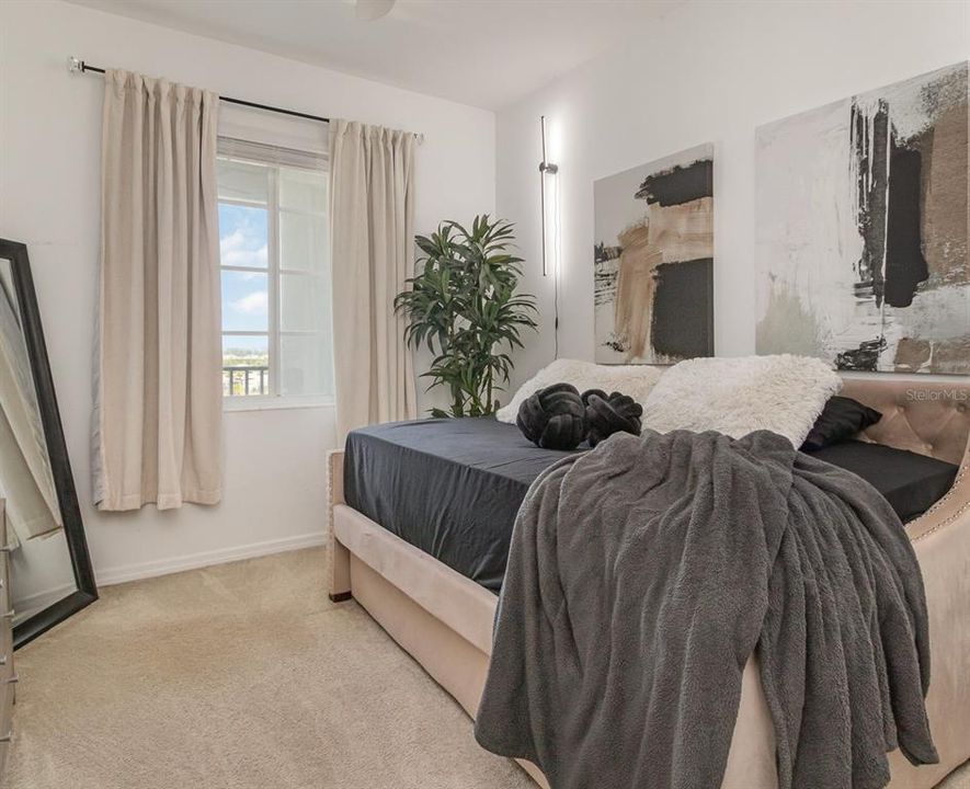 На продажу: $255,000 (2 спален, 2 ванн, 1154 Квадратных фут)