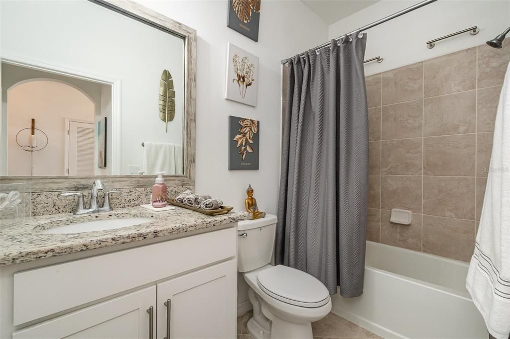 На продажу: $255,000 (2 спален, 2 ванн, 1154 Квадратных фут)