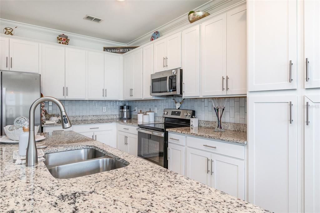 На продажу: $255,000 (2 спален, 2 ванн, 1154 Квадратных фут)