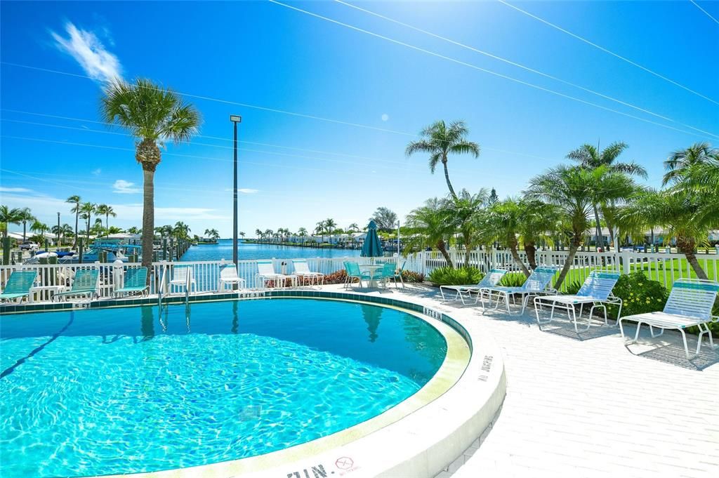 待售: $329,000 (2 贝兹, 2 浴室, 1299 平方英尺)