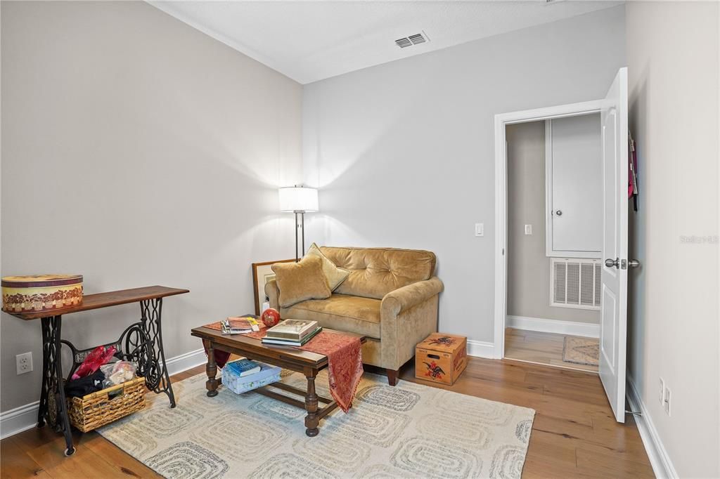 合同活跃: $467,500 (4 贝兹, 2 浴室, 2099 平方英尺)