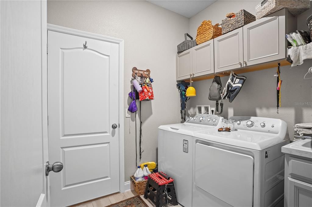 合同活跃: $467,500 (4 贝兹, 2 浴室, 2099 平方英尺)