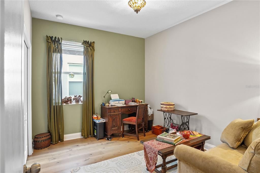 合同活跃: $467,500 (4 贝兹, 2 浴室, 2099 平方英尺)