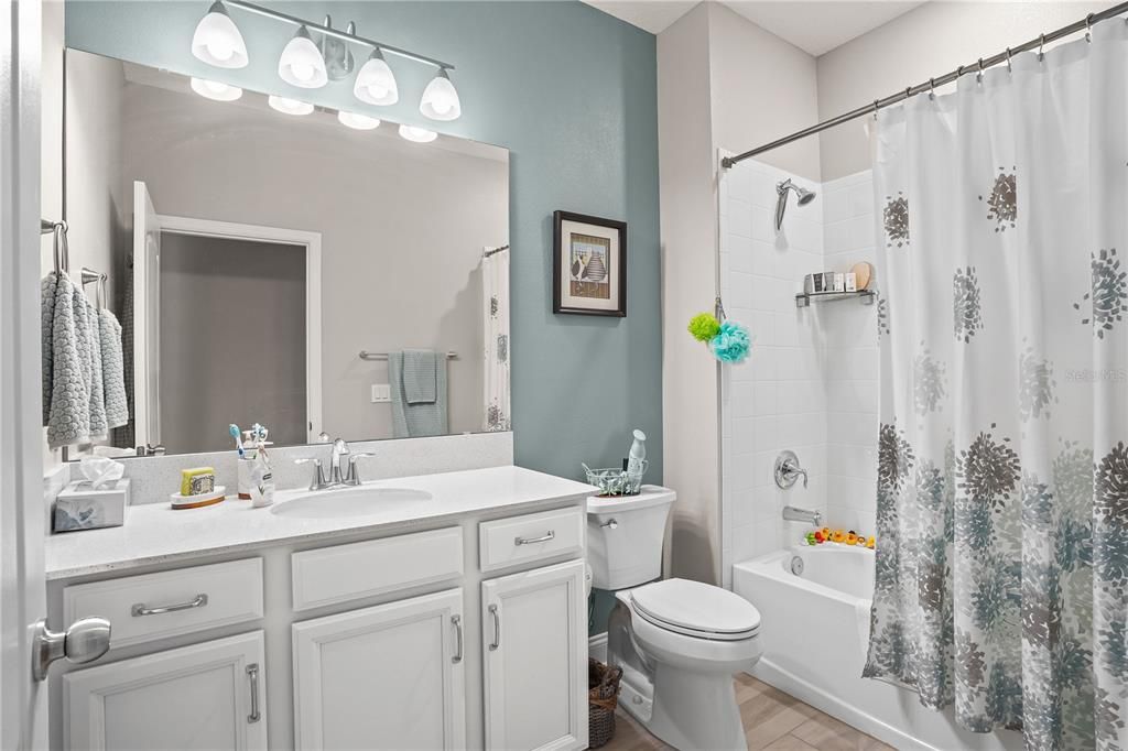 合同活跃: $467,500 (4 贝兹, 2 浴室, 2099 平方英尺)