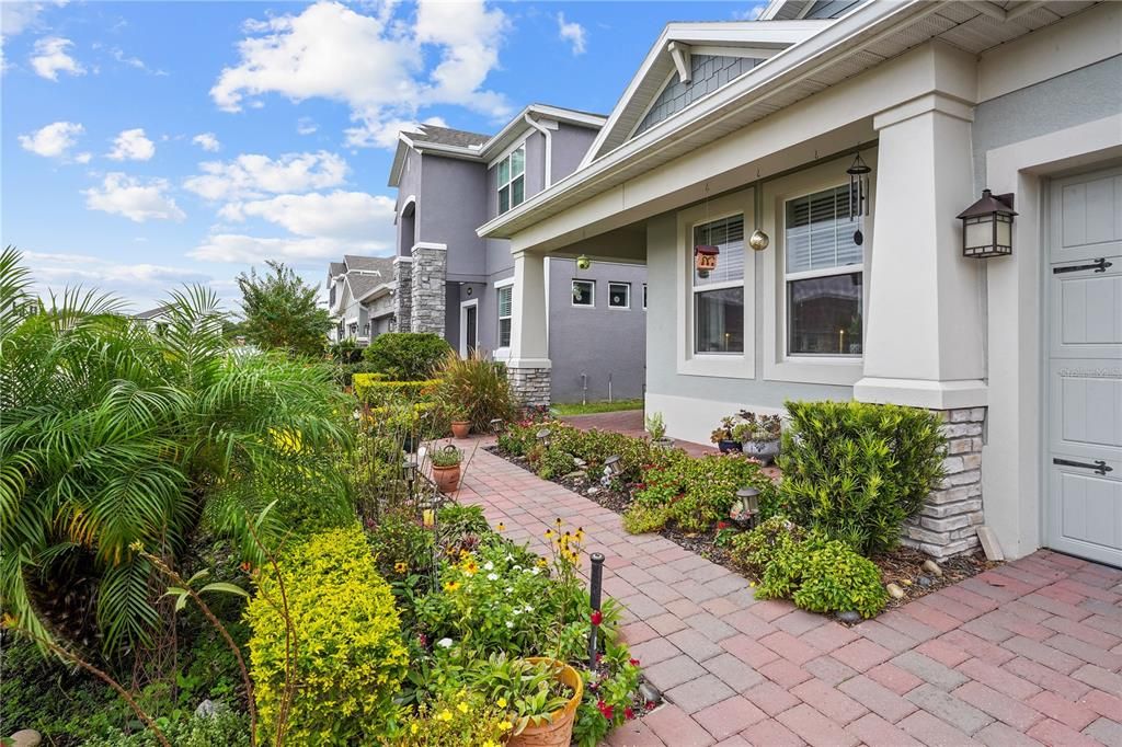 合同活跃: $467,500 (4 贝兹, 2 浴室, 2099 平方英尺)