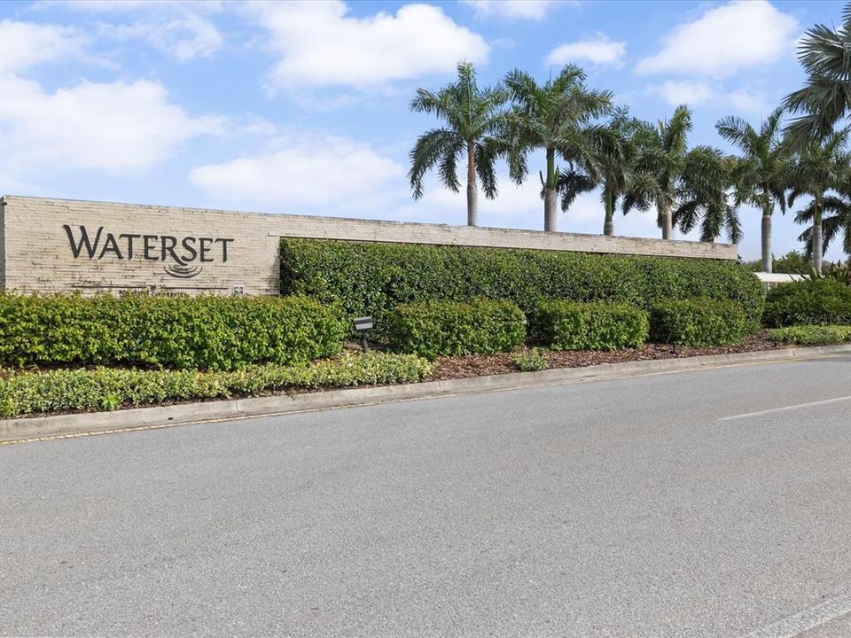 For Sale: $949,990 (4 beds, 4 baths, 3228 Square Feet)