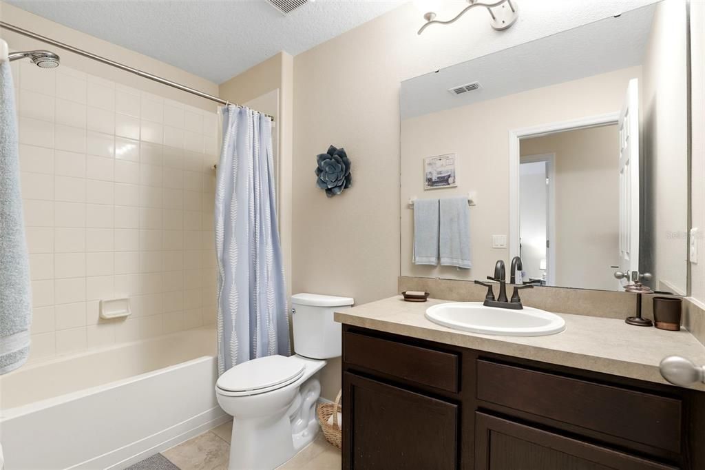 Под контрактом: $296,500 (3 спален, 2 ванн, 1514 Квадратных фут)