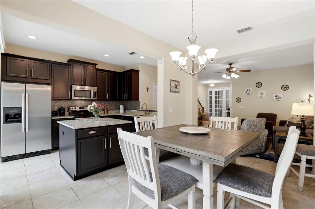 Под контрактом: $296,500 (3 спален, 2 ванн, 1514 Квадратных фут)